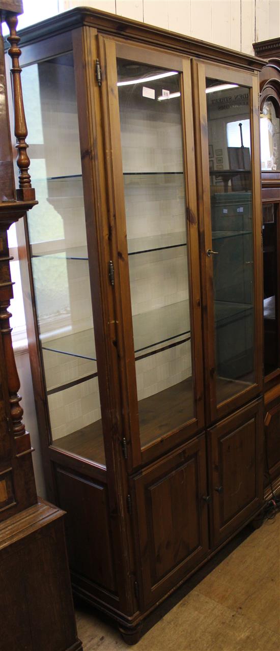 Pine glazed display cabinet(-)